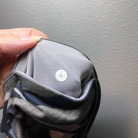 Lululemon Women's Wunder Under Crop III Leggings Blue Gray Camo Luon Gym  Size 6 - Picture 13 of 13